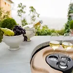 Spacious In With Private Pool 别墅